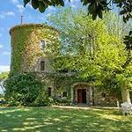 Scappo In Umbria, Maria Villa