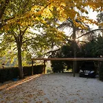 Scappo In Umbria, Maria Villa