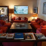 Scappo In Umbria, Maria Villa