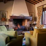 Scappo In Umbria, Maria Villa *
