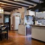 Scappo In Umbria, Maria Villa *
