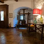 Scappo In Umbria, Maria Villa *
