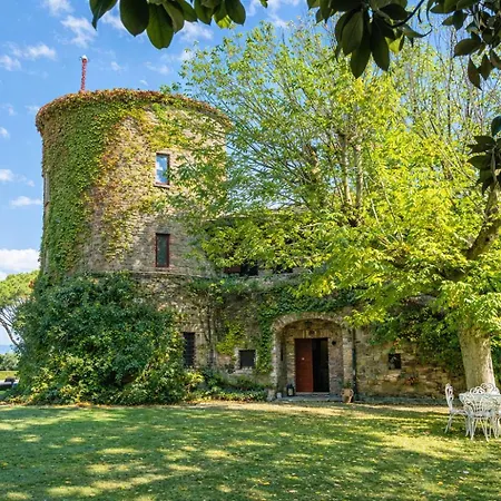 Scappo In Umbria, Maria Villa