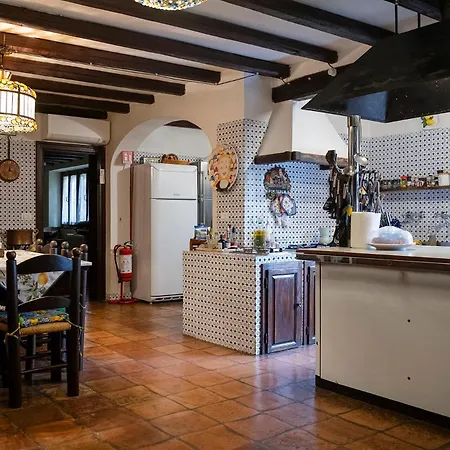 Scappo In Umbria, Maria Villa *