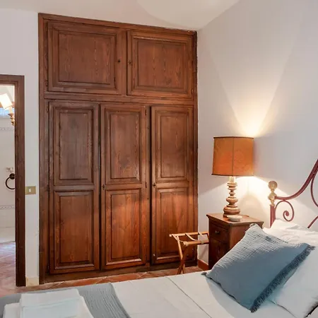 Scappo In Umbria, Maria Panicale
